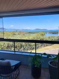 Espectacular apartamento con vistas al mar.