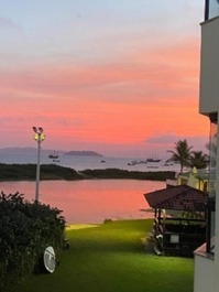 Espectacular apartamento con vistas al mar.