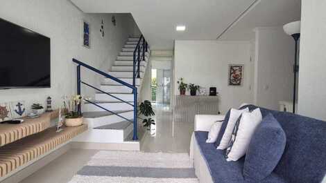 Modern and cozy apartment on Riviera de São Lourenço beach.