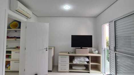 Modern and cozy apartment on Riviera de São Lourenço beach.