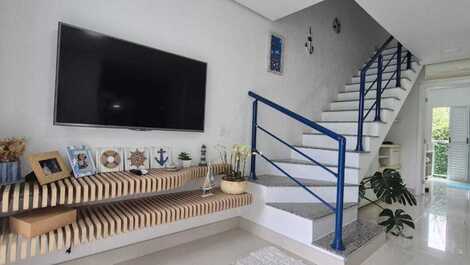 Modern and cozy apartment on Riviera de São Lourenço beach.
