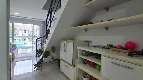 Modern and cozy apartment on Riviera de São Lourenço beach.