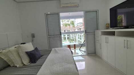 Modern and cozy apartment on Riviera de São Lourenço beach.