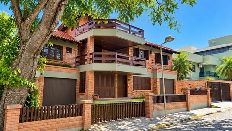 Apartamento 03 dorm. Vista mar locação em Bombinhas (LA1132)