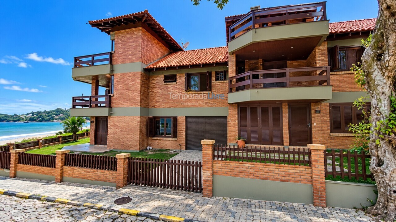 Apartamento para aluguel de temporada em Bombinhas (Centro de Bombinhas)