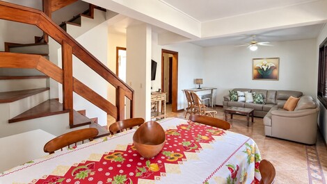 Apartamento 03 dorm. Vista mar locação em Bombinhas (LA1132)