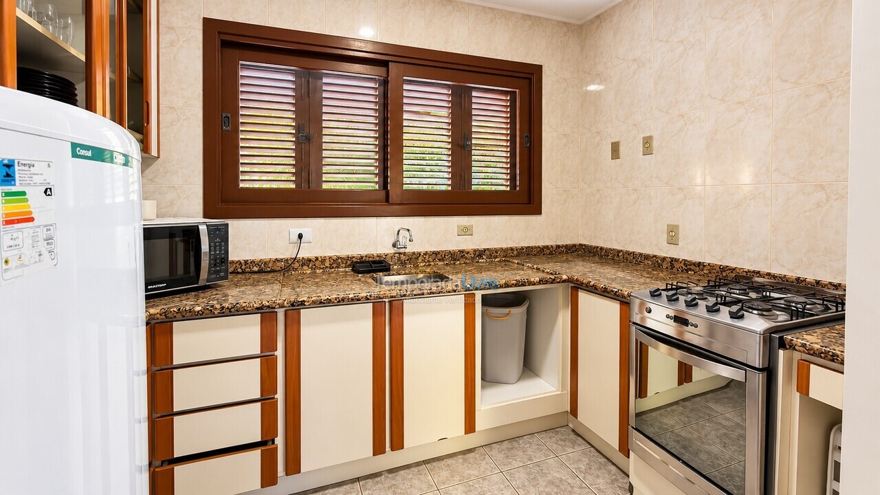 Apartamento para aluguel de temporada em Bombinhas (Centro de Bombinhas)