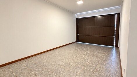 Apartamento 03 dorm. Vista mar locação em Bombinhas (LA1132)