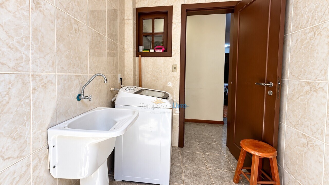 Apartamento para aluguel de temporada em Bombinhas (Centro de Bombinhas)