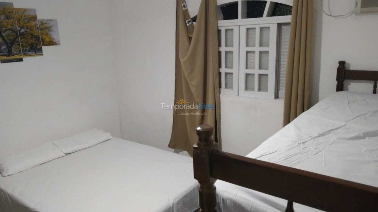 Casa para aluguel de temporada em Caraguatatuba (Praia das Palmeiras)