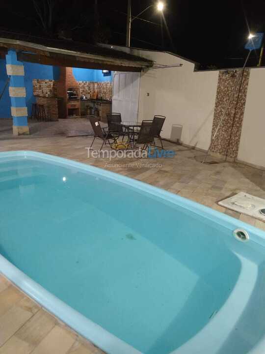 Casa para aluguel de temporada em Caraguatatuba (Praia das Palmeiras)