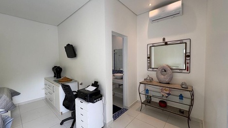 House with pool for seasonal rental in Barra do Una