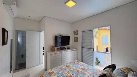 House with pool for seasonal rental in Barra do Una