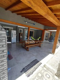 Casa com piscina e ampla área externa | até 12 hóspedes