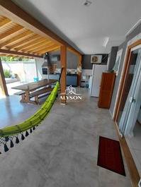 Casa com piscina e ampla área externa | até 12 hóspedes