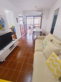 Vista da sala e sacada