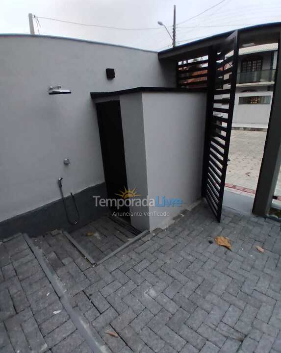 Casa para aluguel de temporada em Bombinhas (Praia de Zimbros)