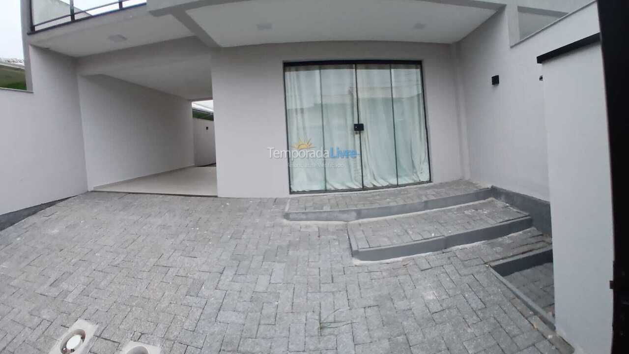 Casa para aluguel de temporada em Bombinhas (Praia de Zimbros)