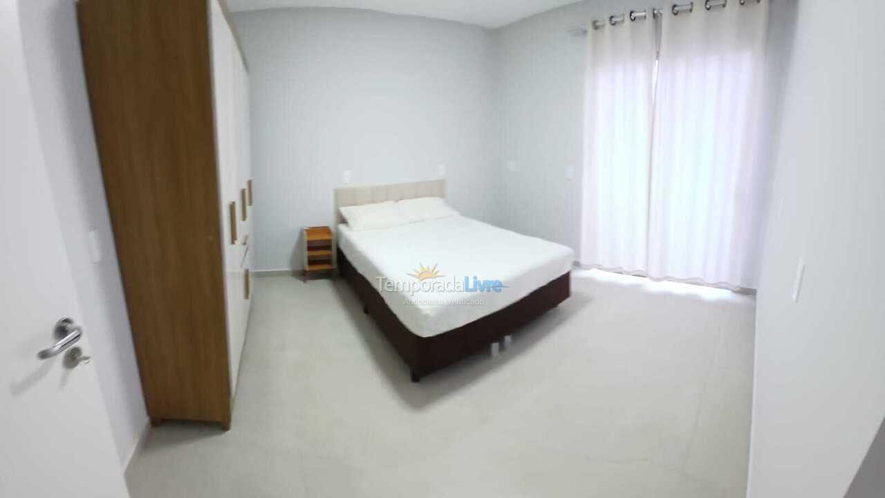 Casa para aluguel de temporada em Bombinhas (Praia de Zimbros)