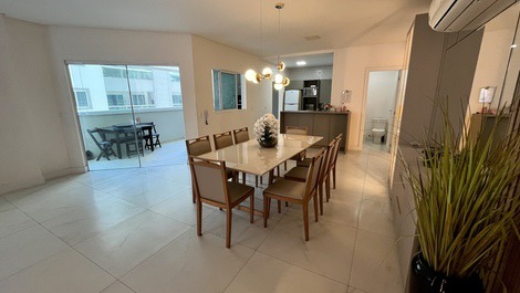 BEAUTIFUL APARTMENT WITH TERRACE FOR UP TO 10 PEOPLE IN MEIA PRAIA