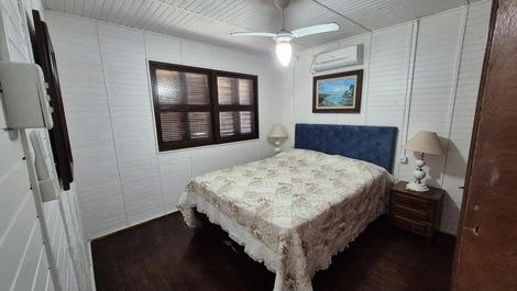 Excellent house with pool in north English