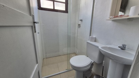 Excellent house with pool in north English