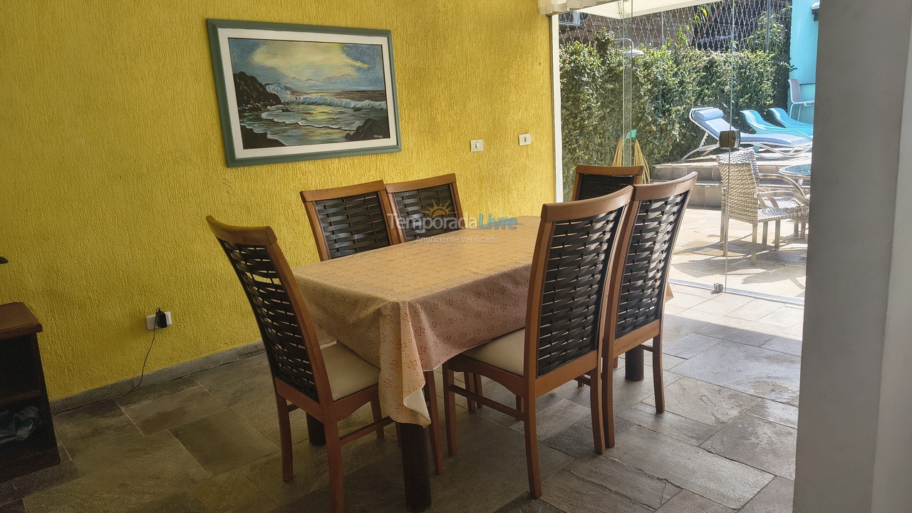 Casa para aluguel de temporada em Guarujá (Praia do Pernambuco)