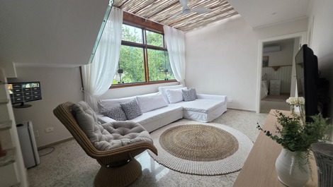 House on Baleia Beach, close to the beach.