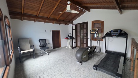 House on Baleia Beach, close to the beach.
