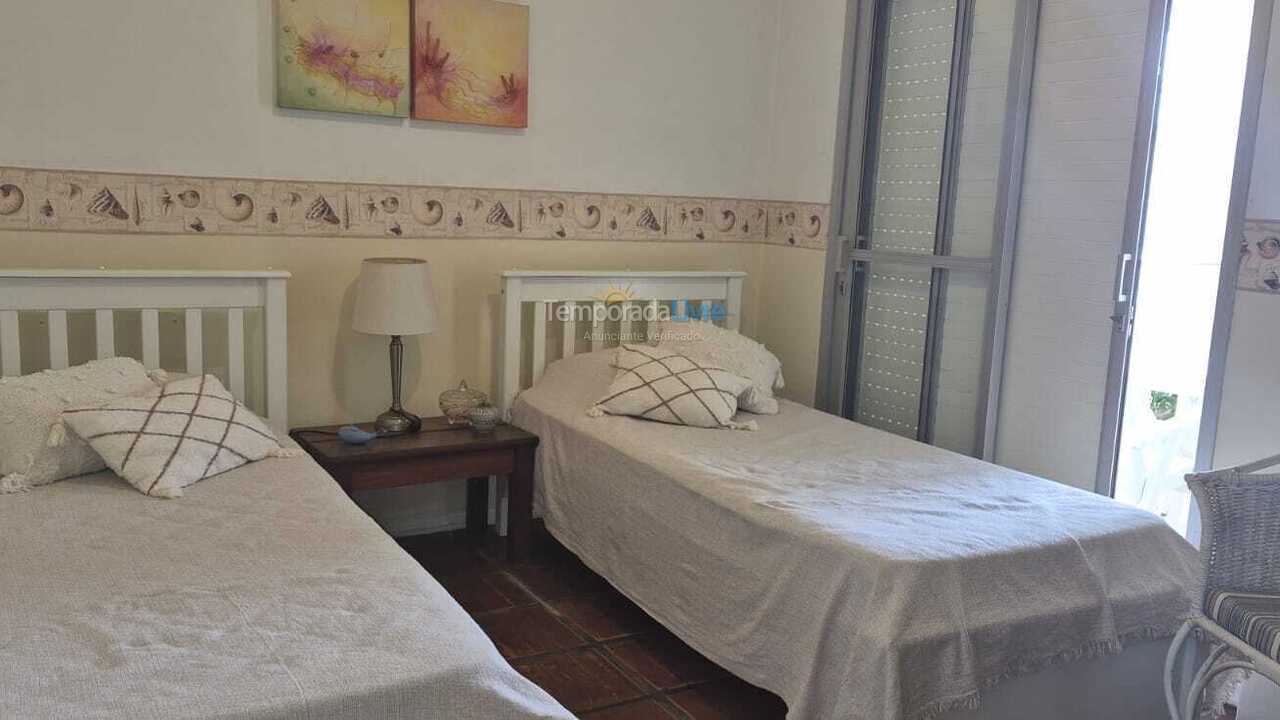 Apartment for vacation rental in Guarujá (Astúrias)