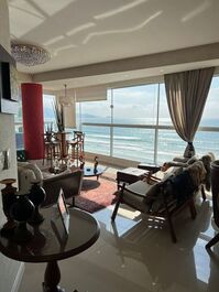Apartamento para temporada em Meia Praia, Itapema