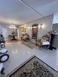Apartamento para temporada em Meia Praia, Itapema