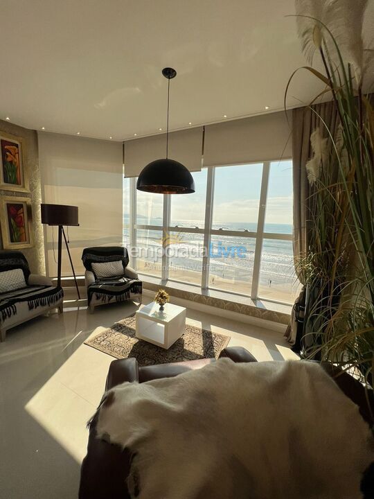 Casa para aluguel de temporada em Itapema (Meia Praia)
