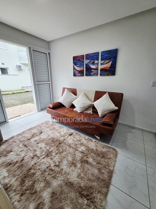 Casa para aluguel de temporada em Ubatuba (Enseada)