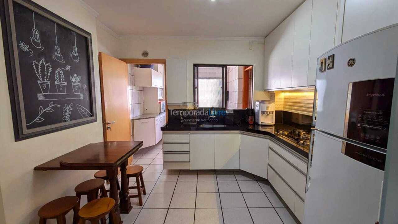 Apartamento para aluguel de temporada em Itapema (Meia Praia)