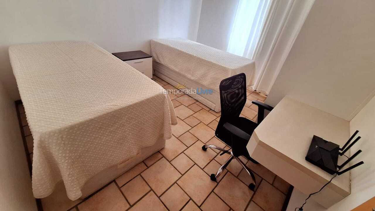 Apartamento para aluguel de temporada em Itapema (Meia Praia)