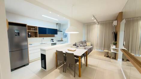 Apartamento a una cuadra de la playa en Jurerê.