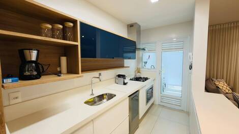 Apartamento a una cuadra de la playa en Jurerê.
