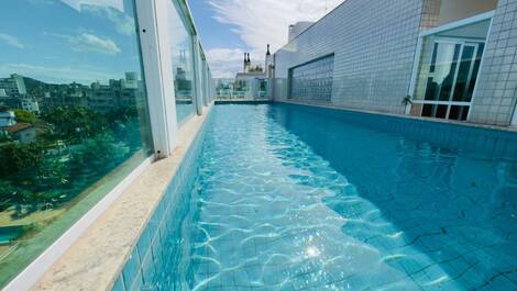 Apartamento a una cuadra de la playa en Jurerê.