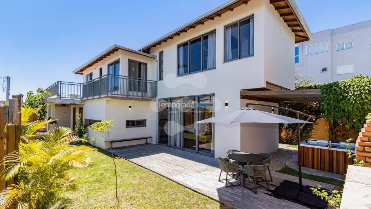 Casa para aluguel de temporada em Bombinhas (Canto Grande)