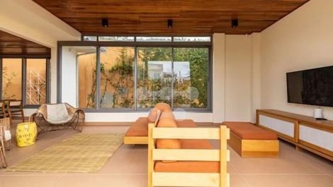 Casa Alto Padrão Jacuzzi 4 Suítes 10 Pessoas – Praia Canto Grande