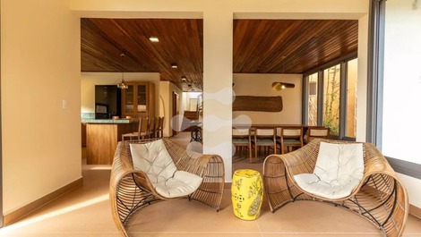 Casa Alto Padrão Jacuzzi 4 Suítes 10 Pessoas – Praia Canto Grande