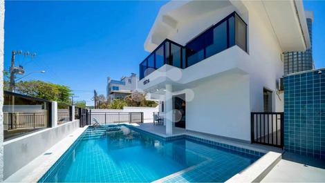 Luxury House with Pool, 6 Suites, Sleeps 22 – Canto Grande Beach