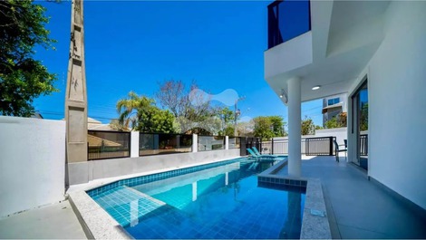 Luxury House with Pool, 6 Suites, Sleeps 22 – Canto Grande Beach
