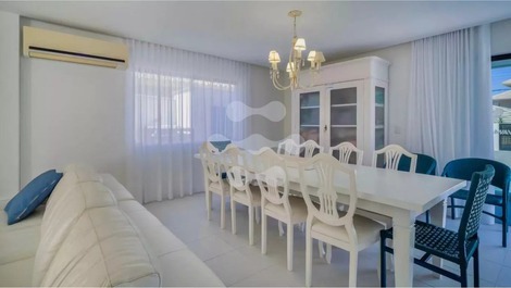 Luxury House with Pool, 6 Suites, Sleeps 22 – Canto Grande Beach