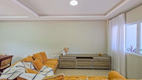 Luxury townhouse in Itaguaçu - 130m from the sea on a quiet street.