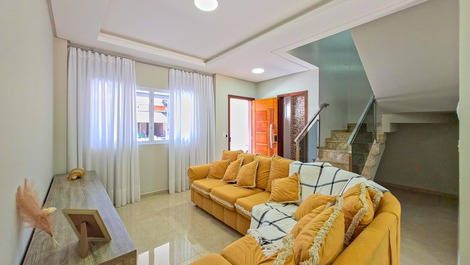 Luxury townhouse in Itaguaçu - 130m from the sea on a quiet street.