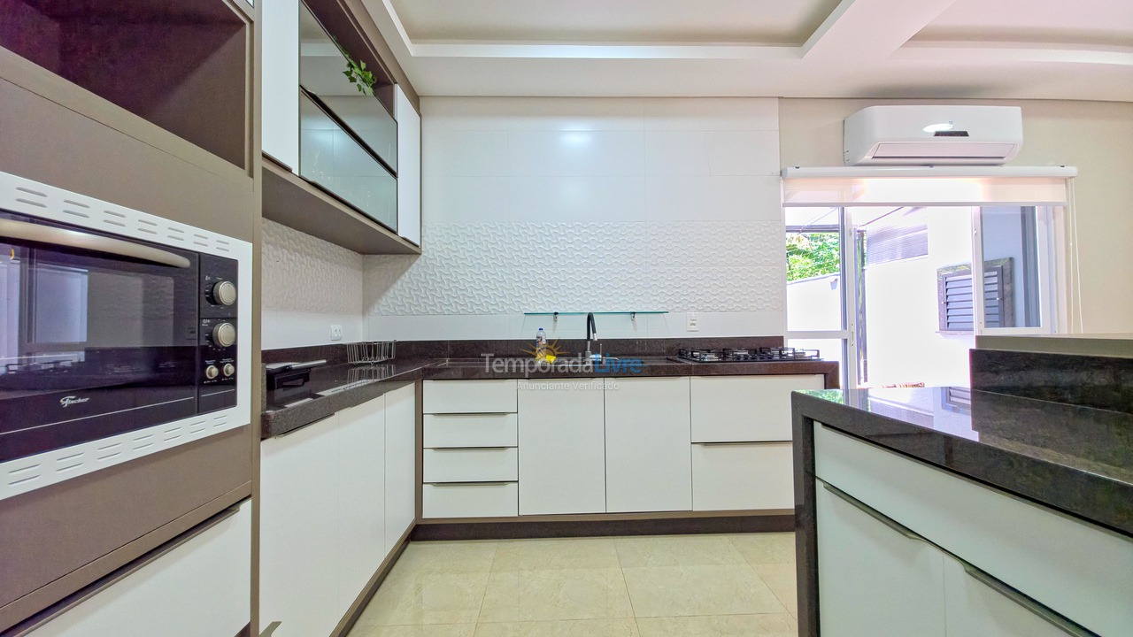 House for vacation rental in São Francisco do Sul (Itaguaçu)